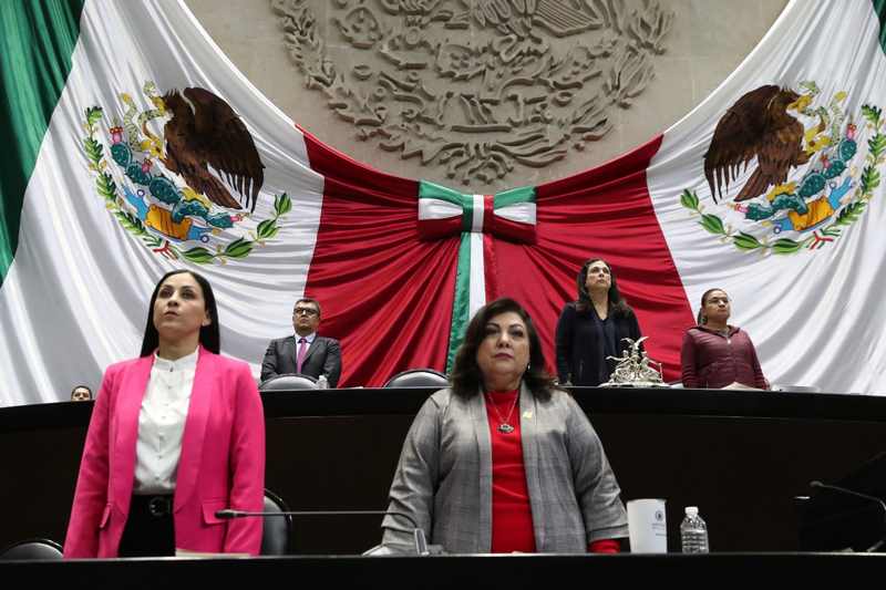 Guardan minuto de silencio por deceso de la señora María Concepción Medina Ordaz, madre de la diputada Amalia García