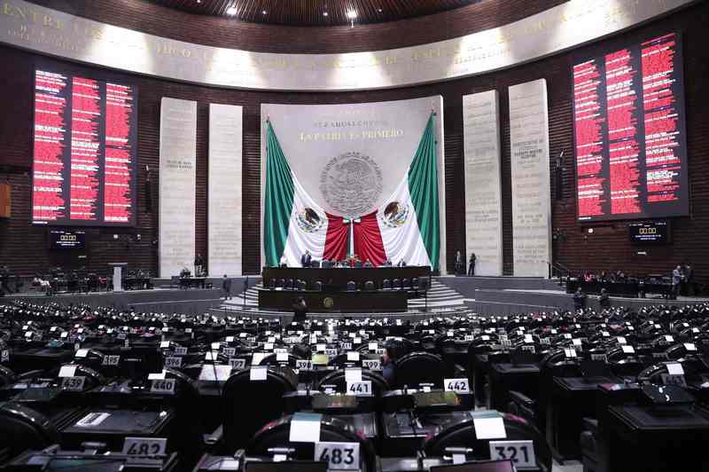 Conceden licencia a Karla Estrella Díaz y a Esther Martínez para separarse de sus labores legislativas