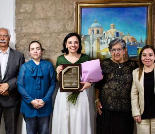 Médicos michoacanos reconocen labor legislativa de Adriana Hernández