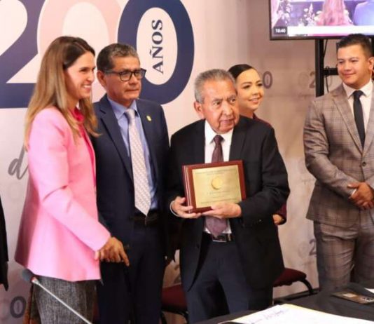 Ignacio Roque Madriz recibe el Reconocimiento Manuel Buendía al Mérito Periodístico