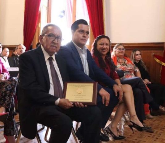 Entrega 75 Legislatura el reconocimiento “Manuel Buendía” a Ignacio Roque Madriz