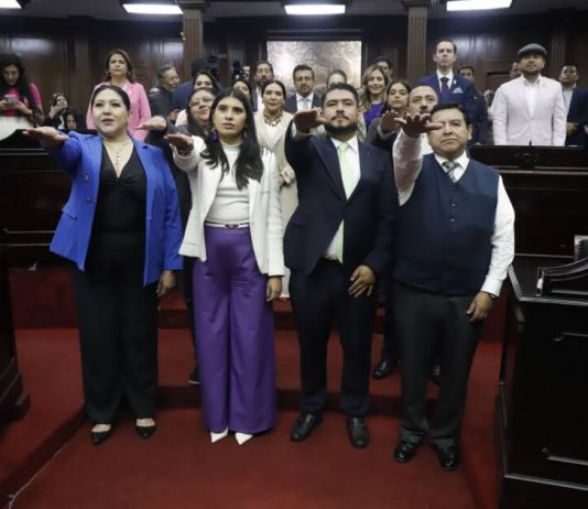 Rinden protesta nuevos funcionarios del Congreso del Estado