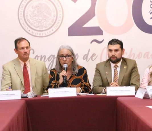 Emma Rivera, al dialogar con la comunidad universitaria, asevera que hay “compromiso con todas las voces”