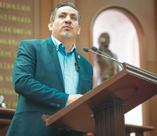 Regular cobro en estacionamientos en Michoacán y garantizar seguridad propone Víctor Manríquez