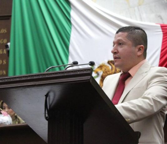 Presenta Vicente Gómez iniciativa para reconocer la labor de las parteras tradicionales en la Ley de Salud