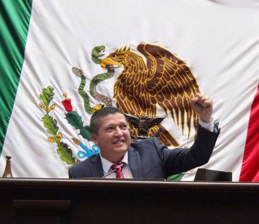 Cumple Vicente Gómez con incremento salarial para docentes del Telebachillerato