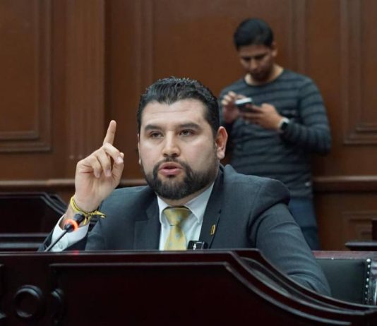 Octavio Ocampo reitera su compromiso con la comunidad migrante de Michoacán, expresando preocupación por las amenazas de deportaciones