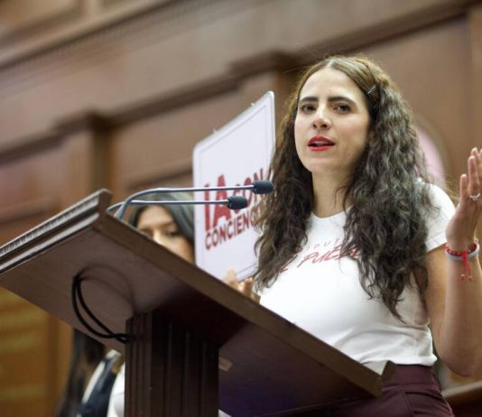 Diputada Giulianna Bugarini exige acción contra el uso indebido de la inteligencia artificial: ‘Es hora de regularla’