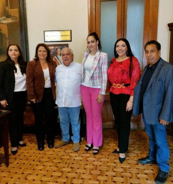 Atiende Fabiola Alanís demandas de comunidades académica y administrativa de la UMSNH