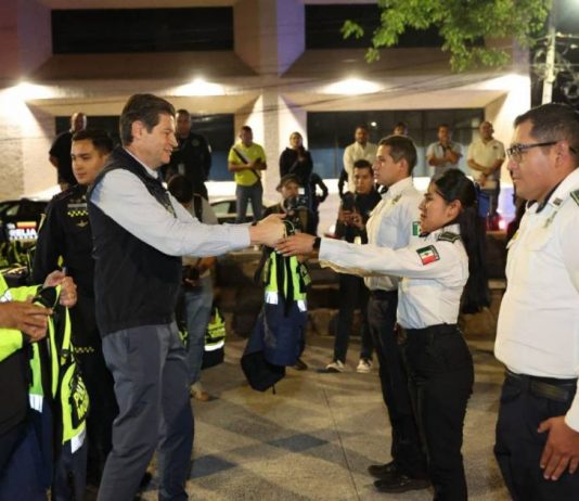 Entrega Alfonso Martínez chalecos balísticos a Policía Morelia