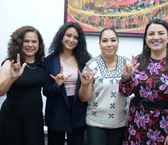 Las dos mujeres condecoradas, dignas de ser emuladas por todas: Melba Albavera