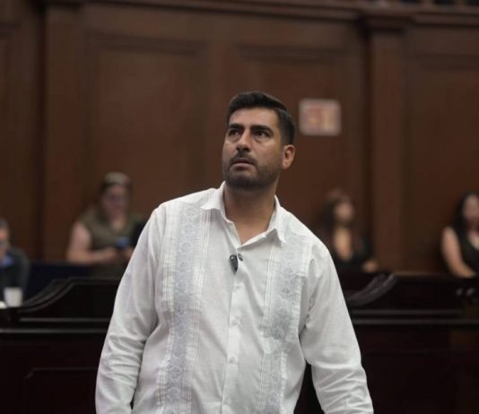 Eliminar becas universitarias afecta a estudiantes de escasos recursos: Poncho Chávez