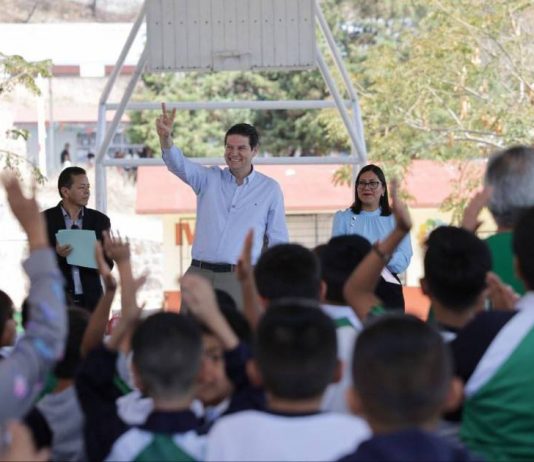 Con techumbres, Gobierno de Morelia mejora condiciones en escuelas y centros deportivos