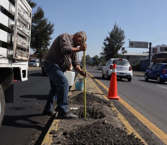 Gobierno de Morelia coloca luminarias en salida Pátzcuaro