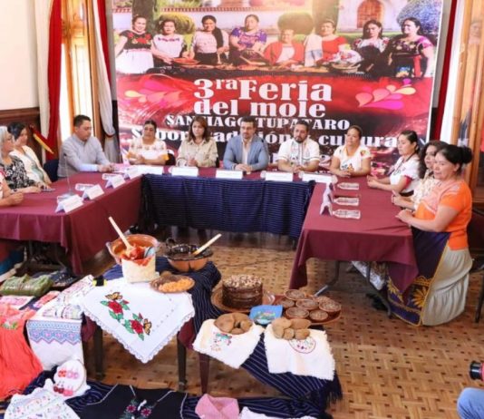 Comisión de Turismo acompaña presentación de la 3ra Feria del Mole en Santiago Tupátaro