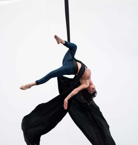 “Tiempo”, un viaje circense al letargo humano, se presenta en Morelia