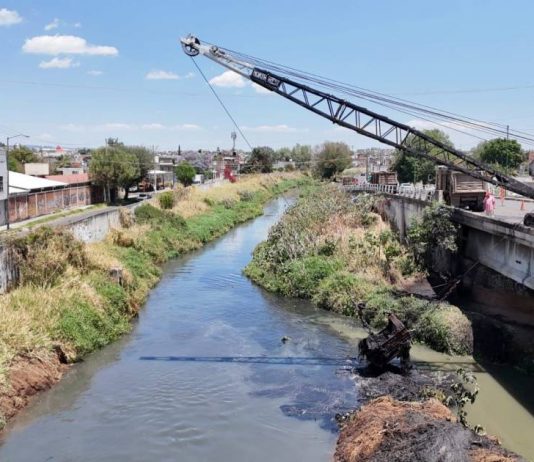 Inicia Ooapas dragado y desazolve en el dren de Los Itzícuaros