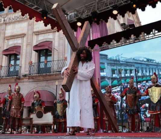 Reúne conmemoración del Viacrucis, a miles de familias en el centro de Morelia