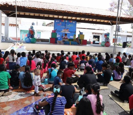 Entre porras para Alfonso y Paola, se realiza Feria de la Niñez en Capula y Tacícuaro