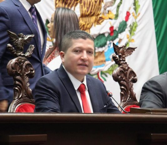 Presenta Vicente Gómez iniciativa para incluir la violencia digital en la Ley de Derechos de NNA