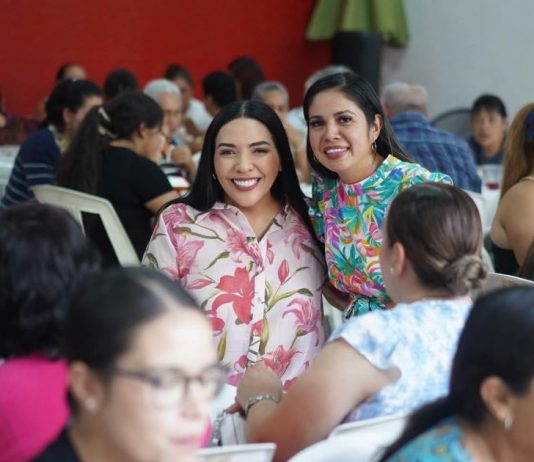 Celebra Adriana Campos con mamás de Jacona el Día de las Madres