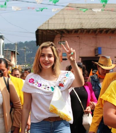 Brissa Arroyo tiende puentes de comunicación con diversos actores políticos