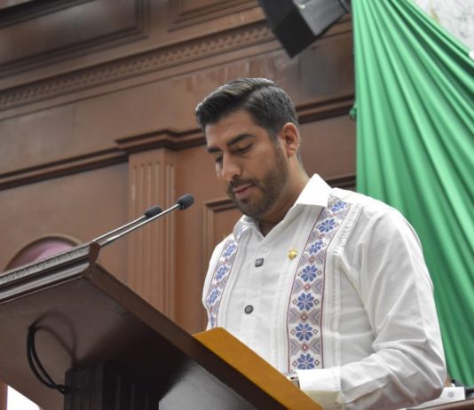 Presenta Poncho Chávez iniciativa para brindar educación a mujeres víctimas de violencia