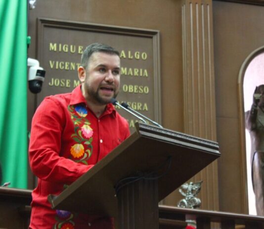 Propone Reyes Galindo reducción de regidores en municipios de Michoacán