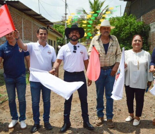 Humberto Jiménez cumple con hechos: inicia pavimentación en Los Palillos
