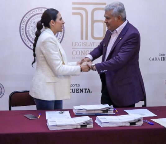 En acto de Entrega – Recepción, Giulianna Bugarini recibe formalmente la Presidencia de la Mesa Directiva del Congreso