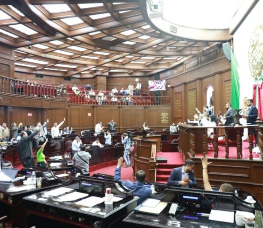 A propuesta de Hugo Rangel, 76 Legislatura exhorta a autoridades para que garanticen operatividad de bebederos escolares