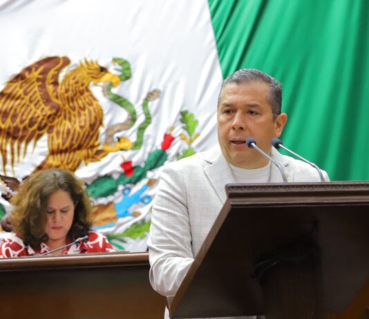 Juan Carlos Barragán presenta iniciativa para transformar adeudos de agua en inversión educativa en escuelas públicas y la UMSNH