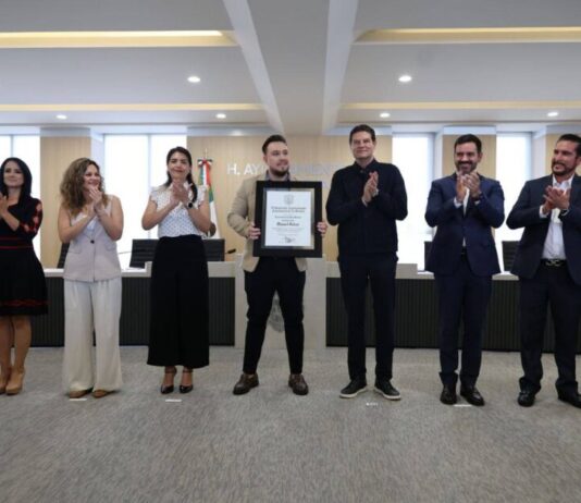 Alfonso Martínez reconoce el legado del primer actor Manuel Guízar