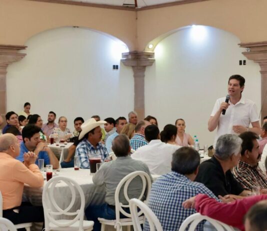 Se reúne Alfonso Martínez con integrantes del Consejo Coordinador Empresarial de Apatzingán