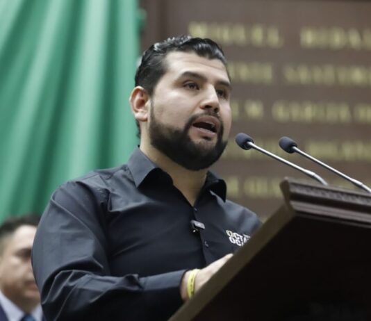 Octavio Ocampo presenta iniciativa para facilitar revalidación de estudios a migrantes retornados