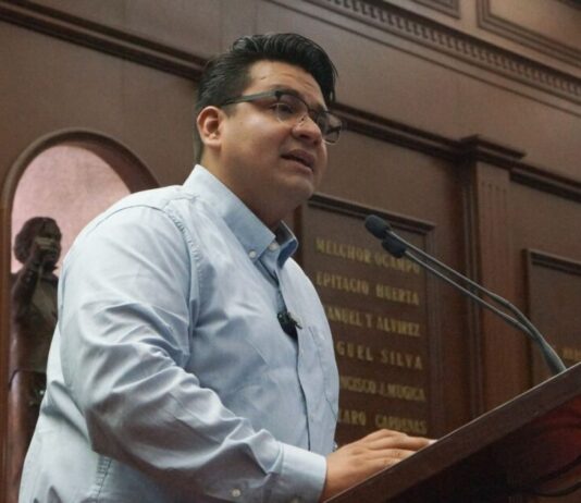 Toño Carreño presentó iniciativa contra la violencia obstétrica