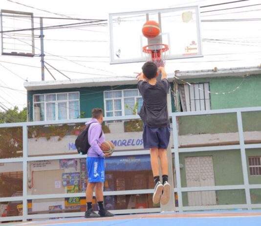 Juan Carlos Barragán continúa rescatando canchitas deportivas en Morelia