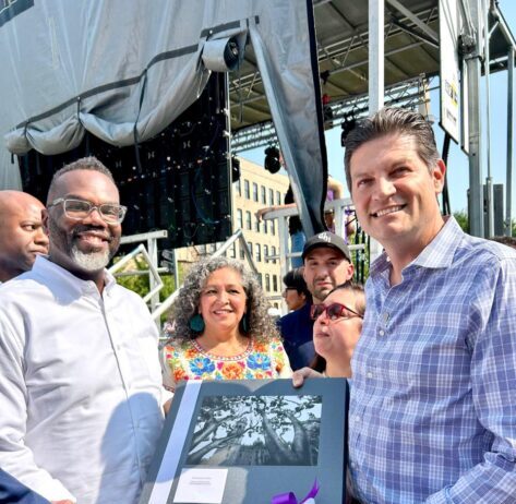 Se reúne Alfonso Martínez con Brandon Johnson, alcalde de Chicago