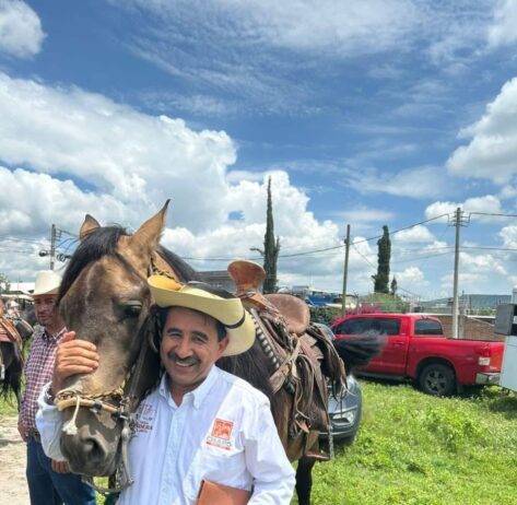 Alcalde de Charo en el ojo del huracán, por presumir lujoso regalo en redes sociales