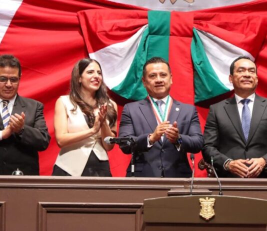 Congreso del Estado condecora a FGE con la presea “Suprema Junta Nacional Americana”