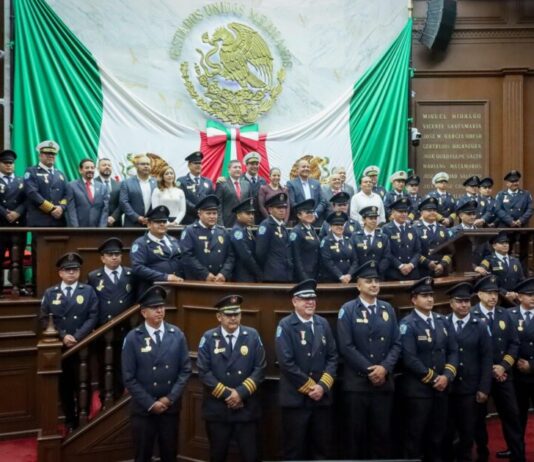 Magaña de la Mora, tras entrega de reconocimientos a bomberos en el Congreso, resalta la labor que realizan