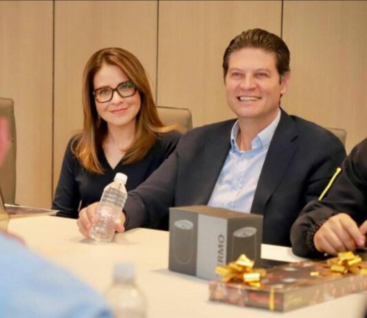 Alfonso Martínez y Paola Delgadillo reconocen a los Adultos Mayores