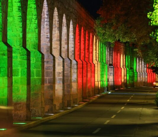 Ilumina Gobierno de Alfonso Martínez a Morelia con colores patrios