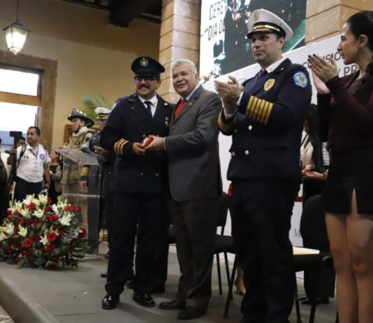 Comisión de Seguridad y Protección Civil de la 76 Legislatura reconoce a bomberos del estado