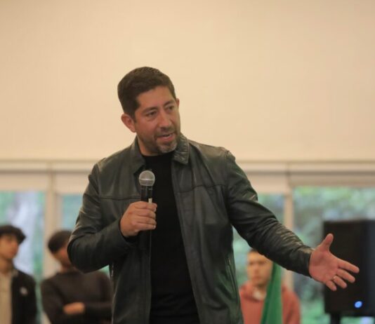 Diputado Abraham Ezpinoza impulsa iniciativa para fortalecer campamentos tortugueros de Michoacán