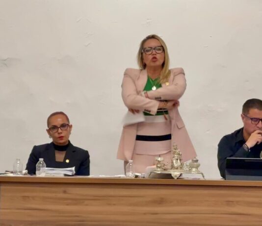 Yarabí Ávila pone orden personalmente en la Facultad de Derecho y Ciencias Sociales