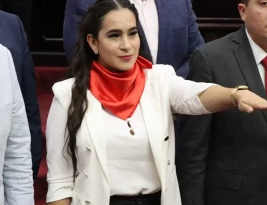 Congreso del Estado toma protesta a Yesenia Díaz Barrera como Regidora de Tacámbaro