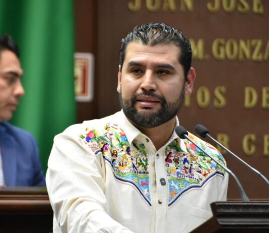 Octavio Ocampo propone blindar legalmente a maestras y maestros