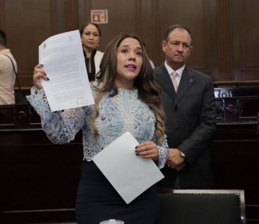 Xóchitl Ruiz González impulsa la dignificación laboral y salarial en la FGE y es aprobada por el Pleno del Congreso