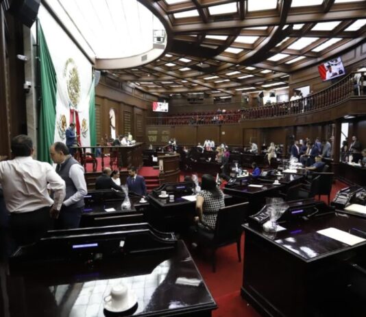 Migrantes con estudios universitarios podrán ser integrados al sector productivo, define 76 Legislatura